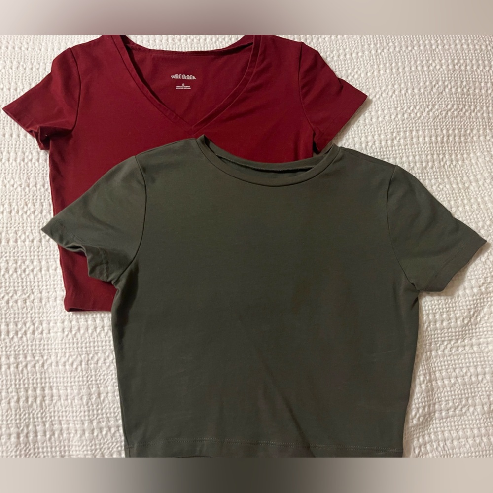 Set of cropped tees wild fable size small (olive green and maroon/red)